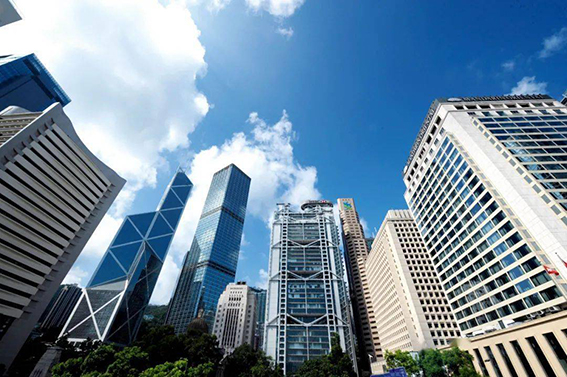 香港作為全球最大離岸人民幣中心，能為「一帶一路」國家提供多元化人民幣投資產品及投資管道